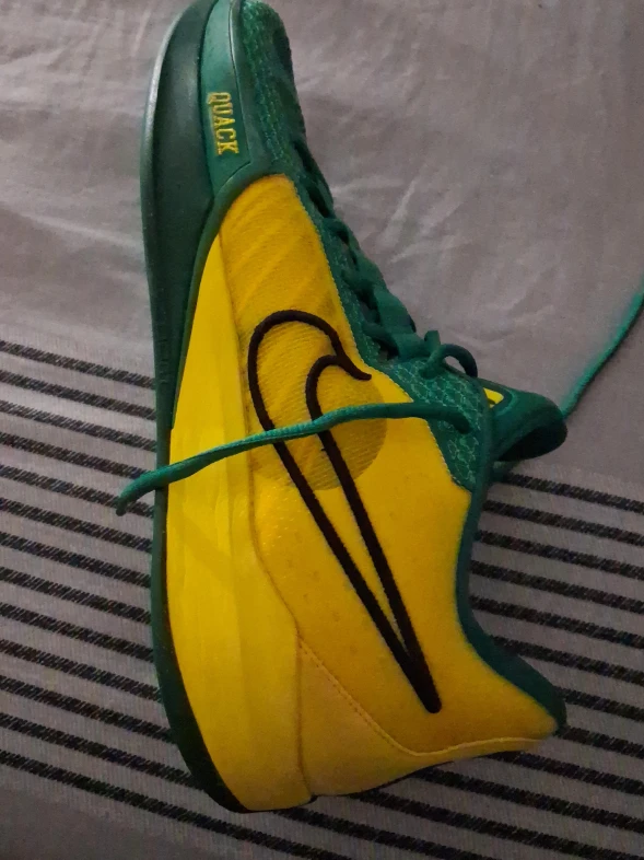 Nike Oregon Ducks "Quack" Basketball Shoes