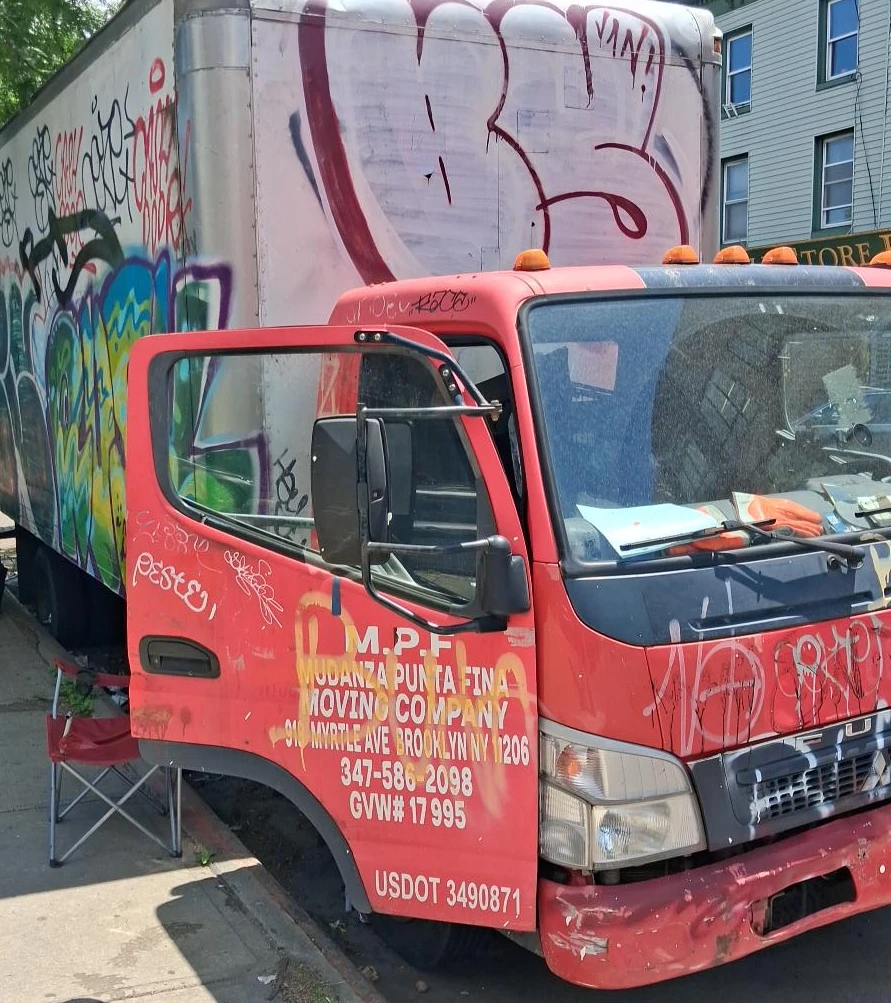 M.P.F Mudanza Punta Fina Moving Company Truck