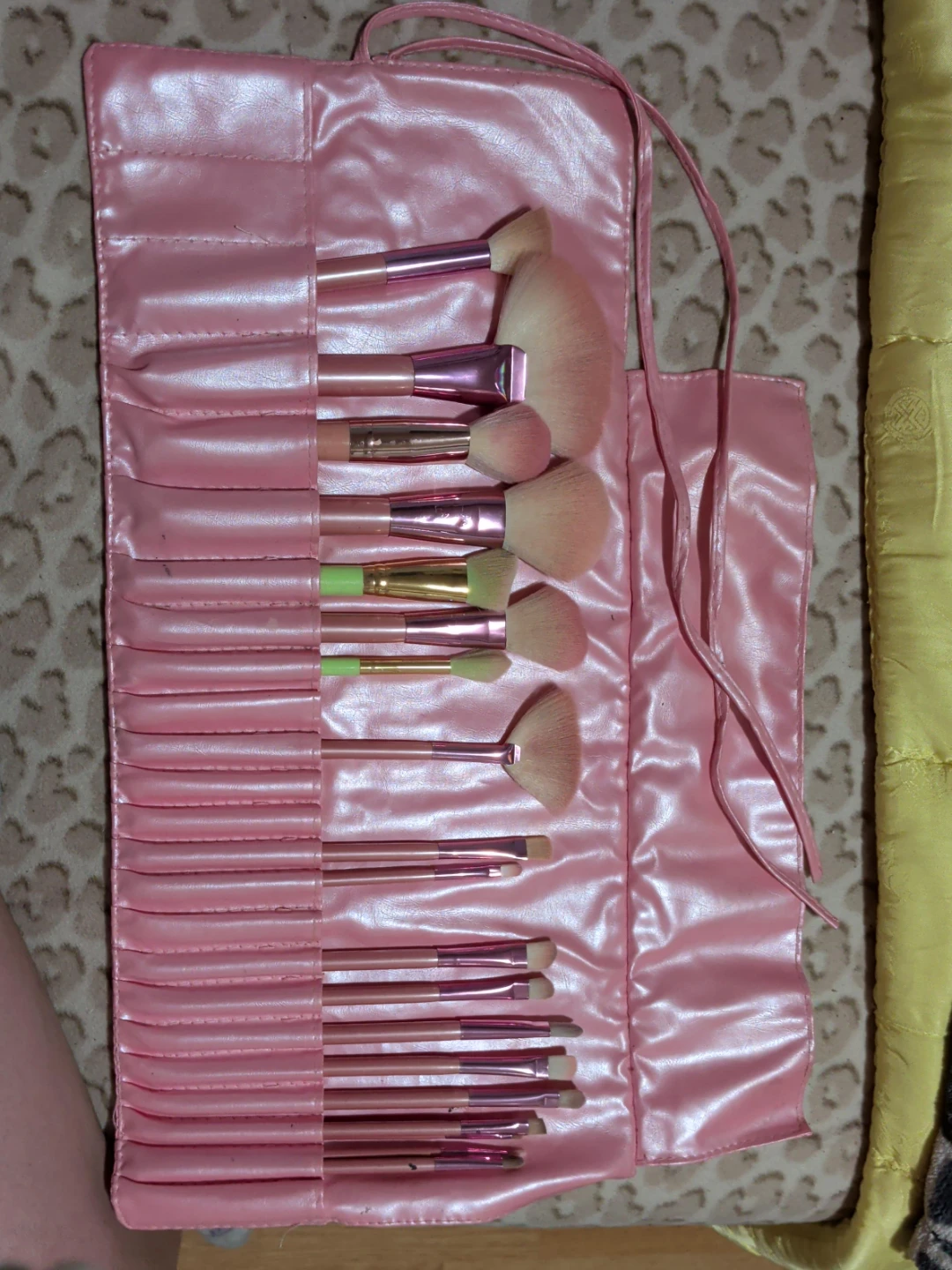15-Piece makeup brush set cute and pink!