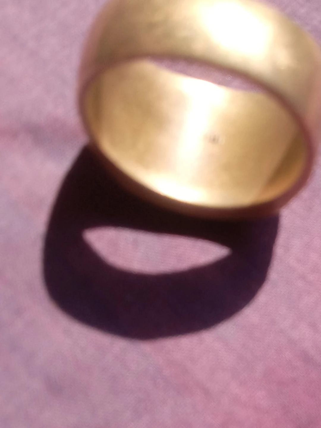 Gold band ring