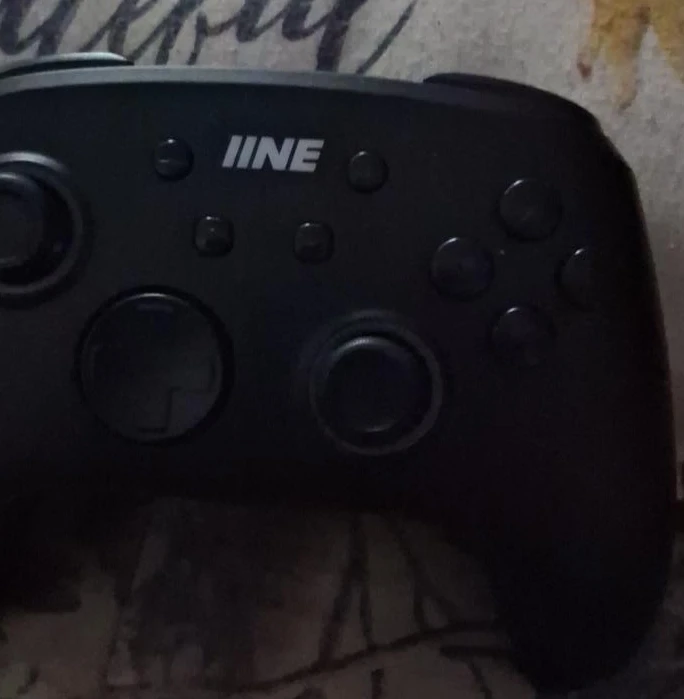 IINE Black Wireless Gaming Controller