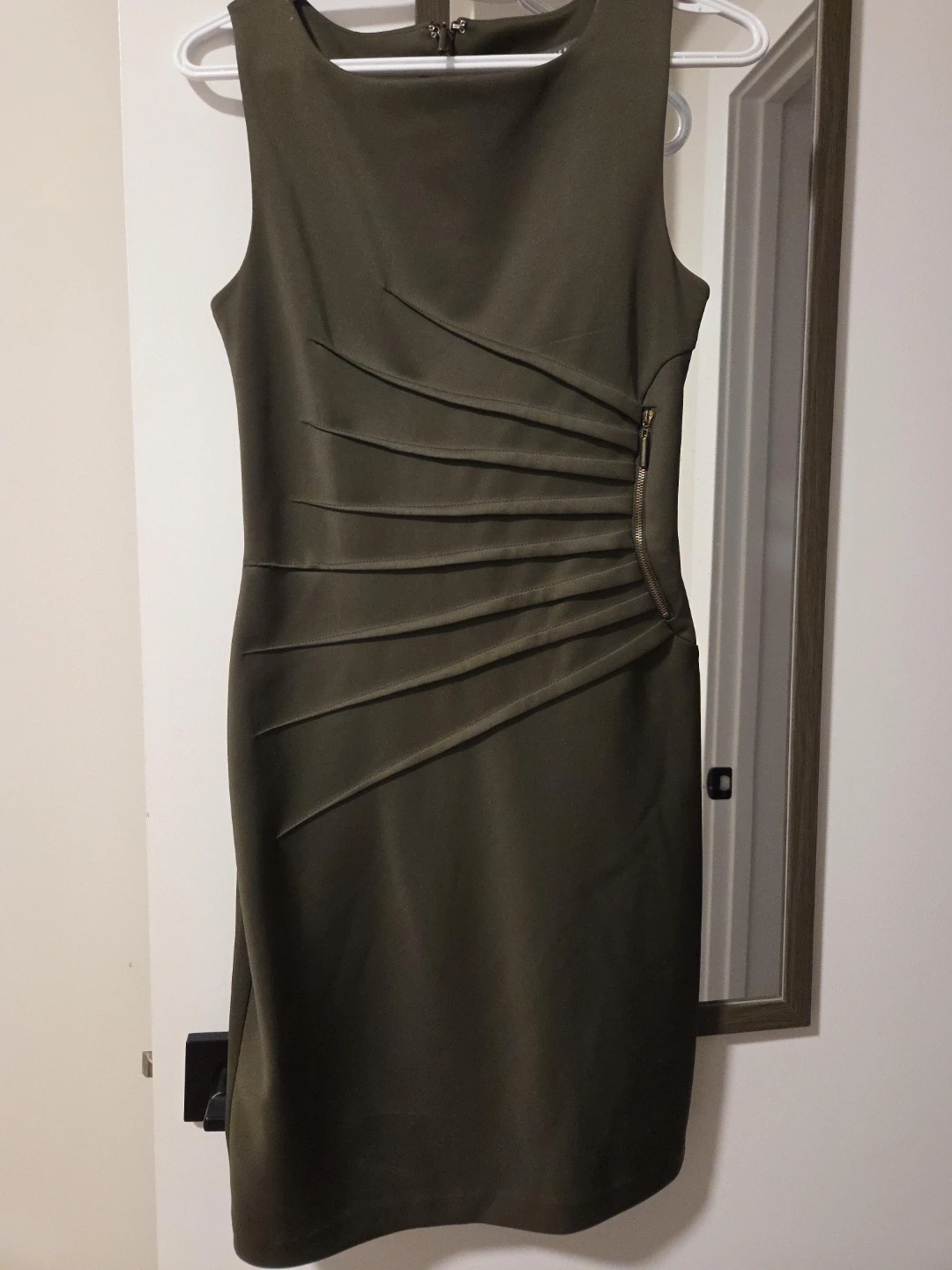Women's Sleeveless Sheath Dress