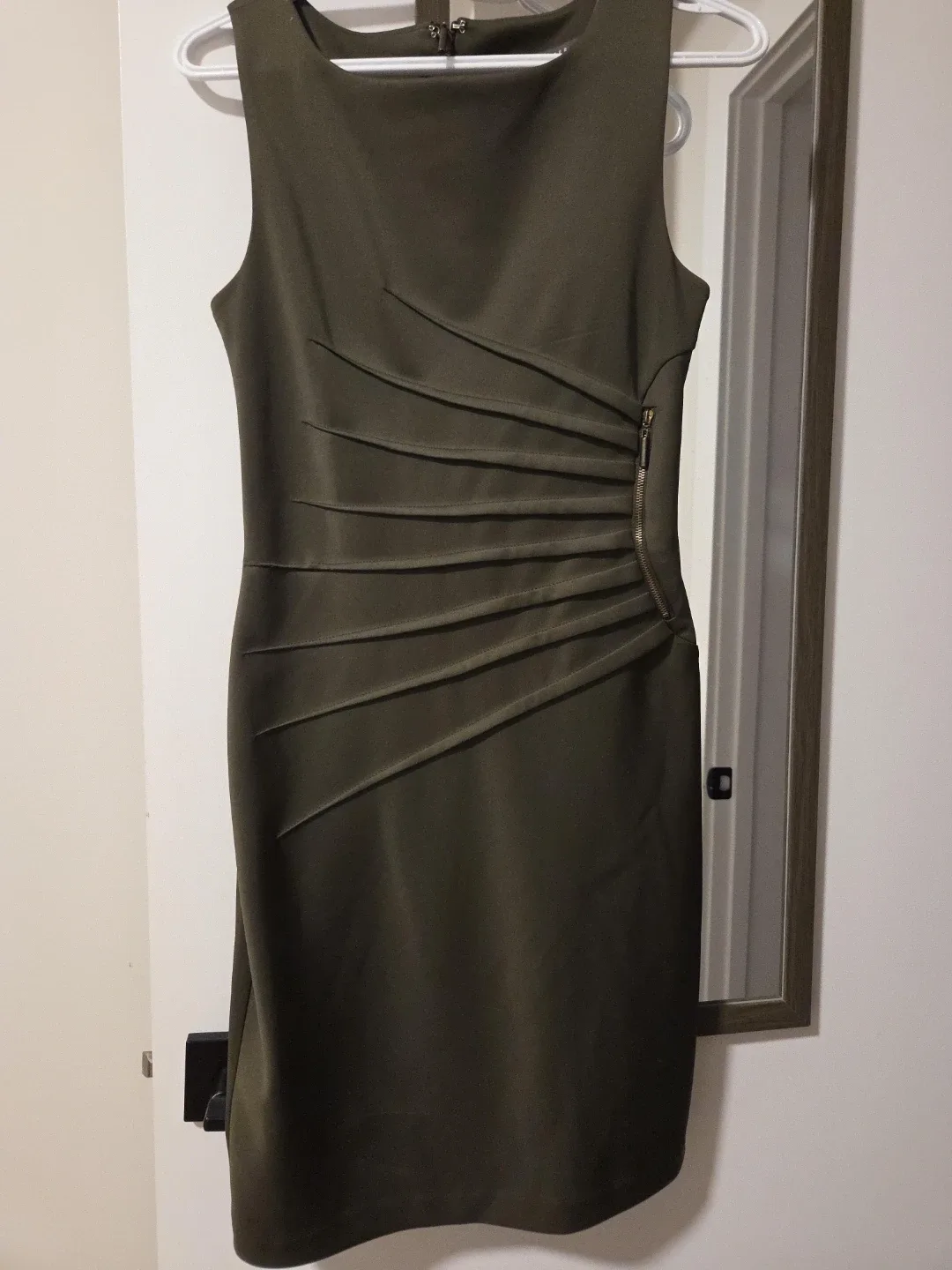 Women's Sleeveless Sheath Dress