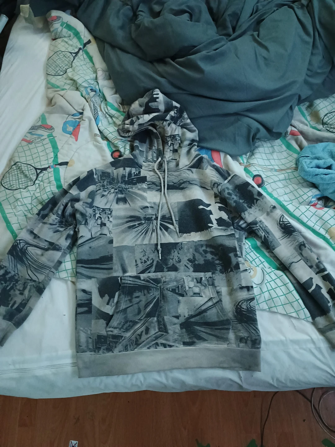 Forever 21 Men's Graphic Hoodie