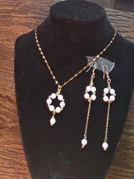 Beaded pendant and Earring Set