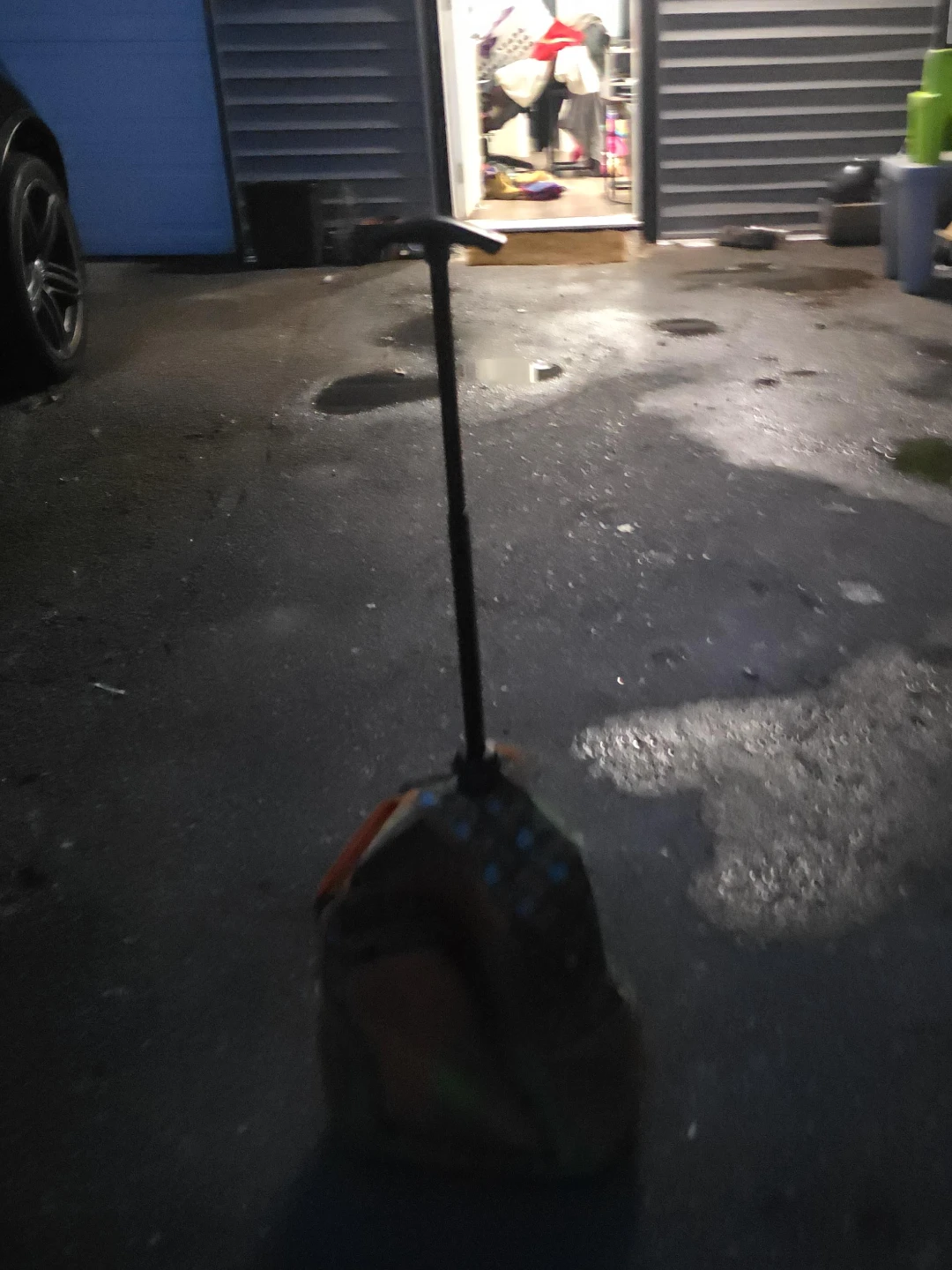 Rolling suitcase with telescopic handle
