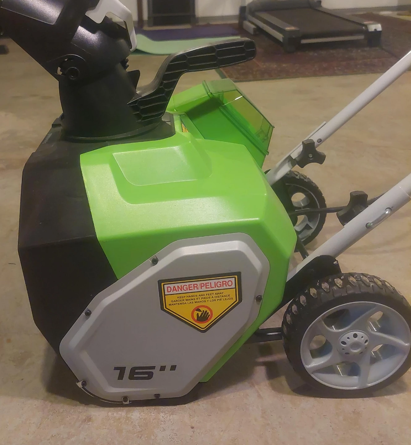 Greenworks 16" Electric Snow Blower Charger and 2 batteries