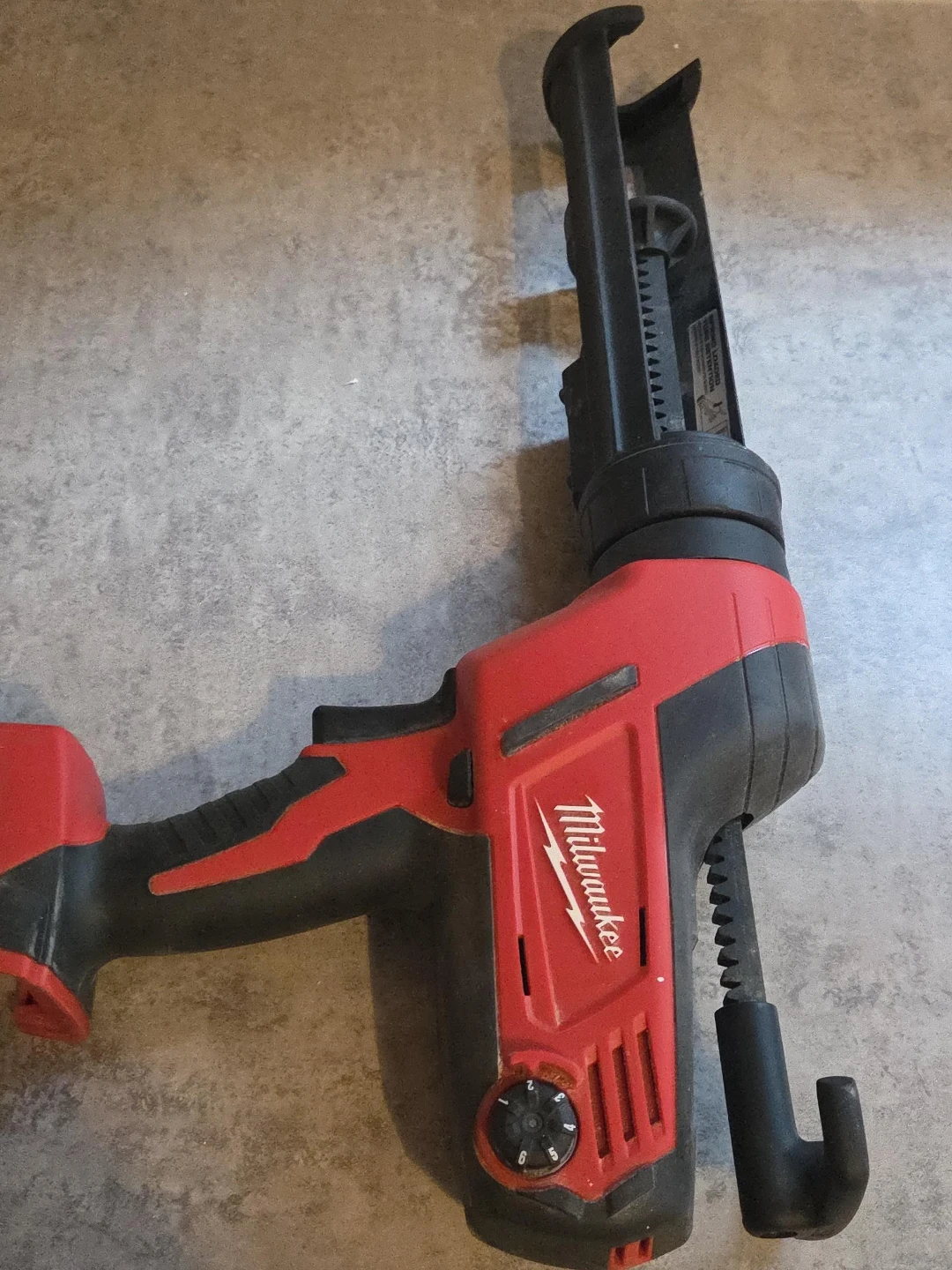Milwaukee Cordless Caulk Gun