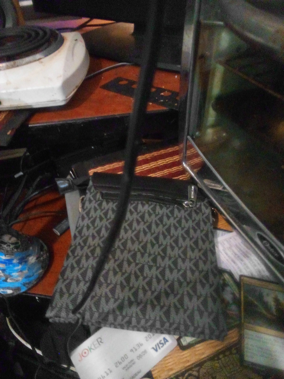 Michael Kors MK Signature Pouch