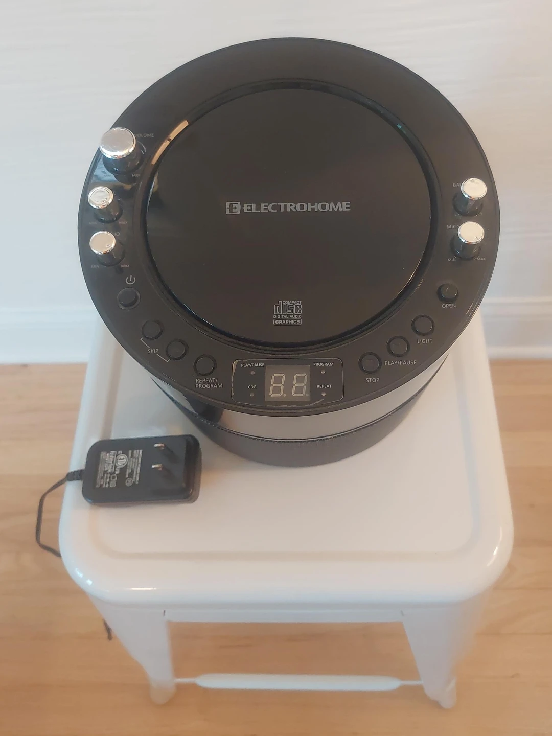 Electrohome Kareokee Machine plus accessories