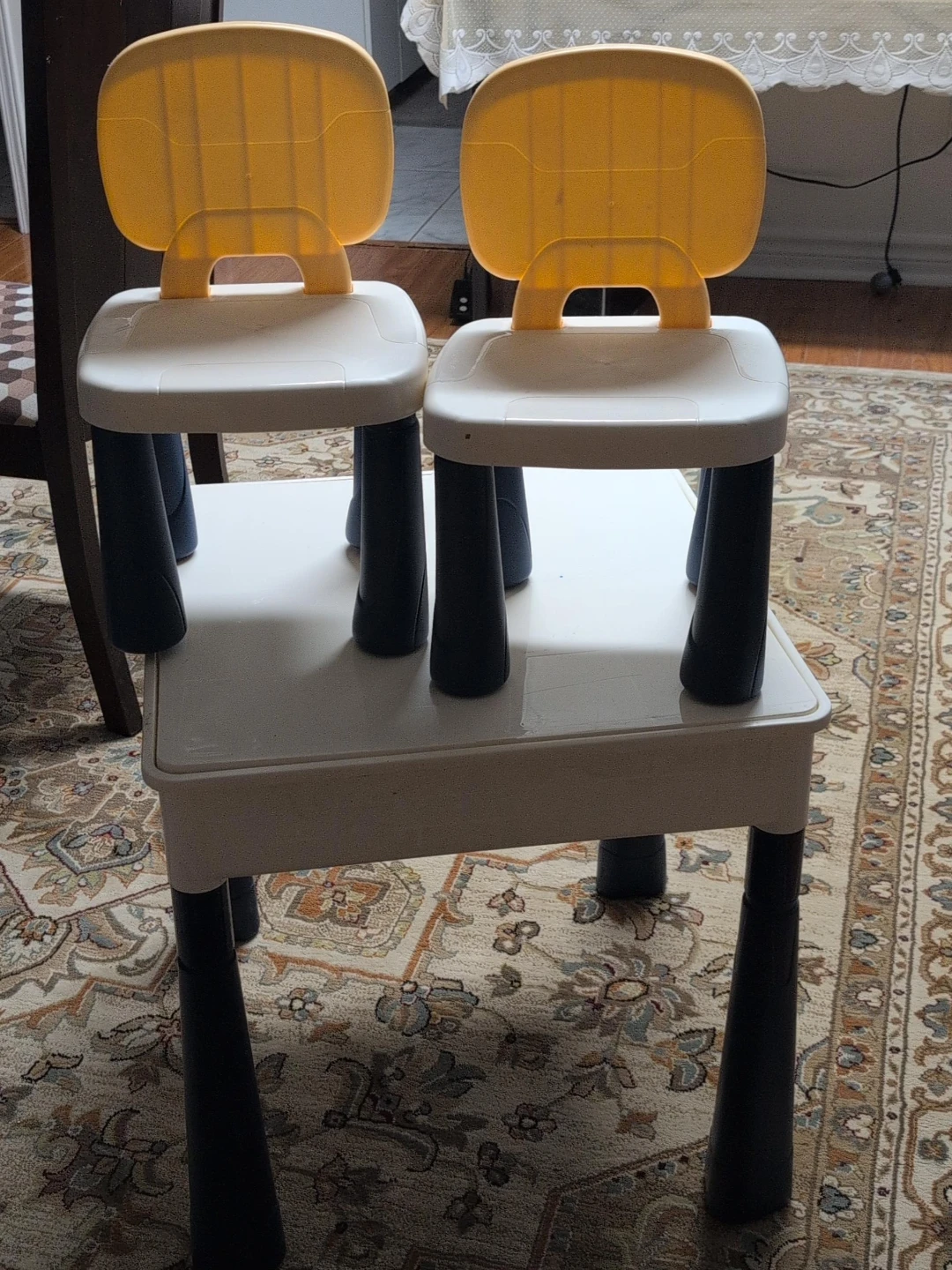 Kids Play Table and Chairs Set no LEGO