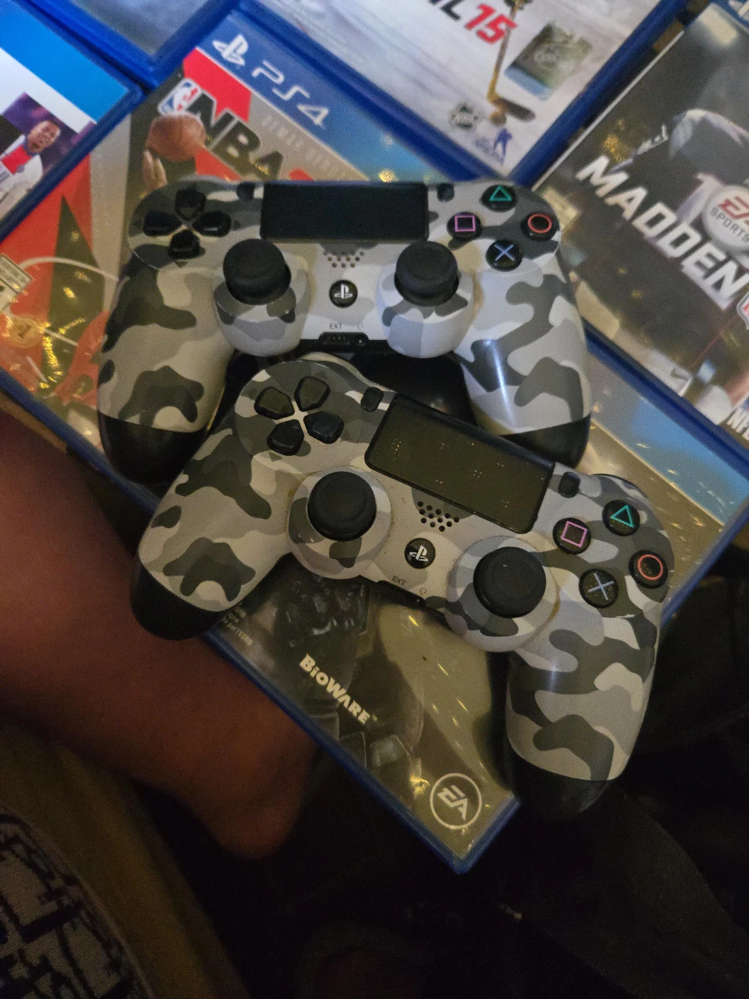 2x Camouflage PS4 Controllers