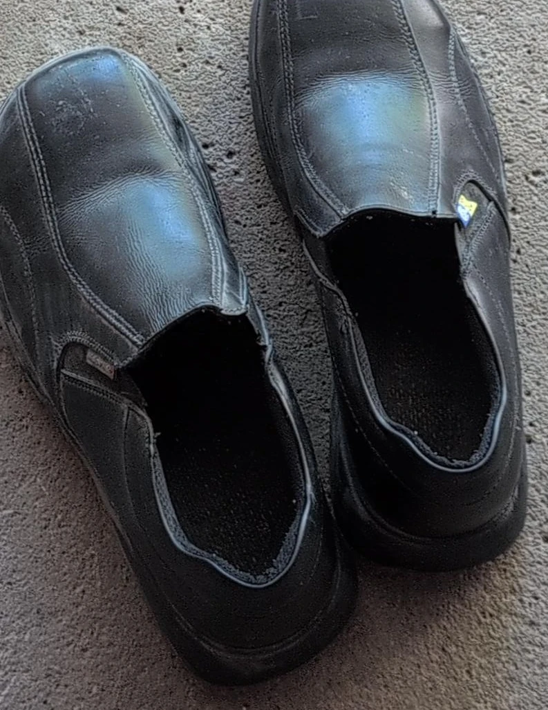 Black safety shoes