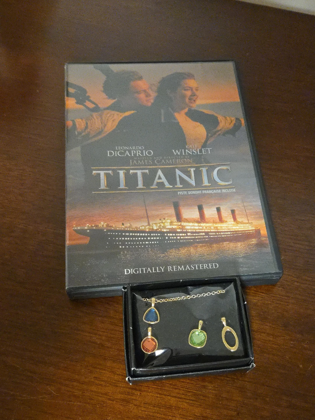 Titanic DVD and Costume Necklace Set