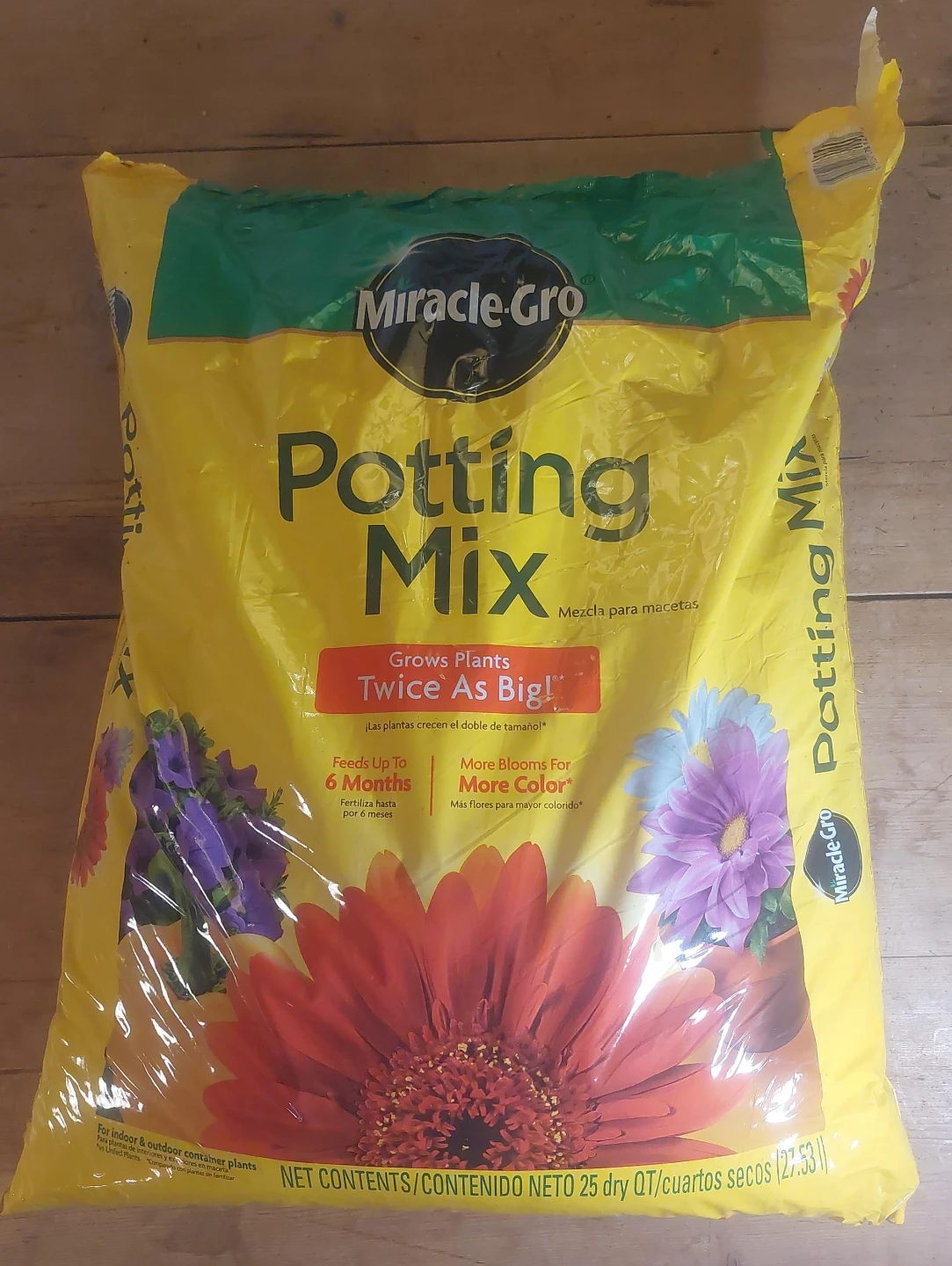 Miracle-Gro Potting Mix - 25 Quart Bag