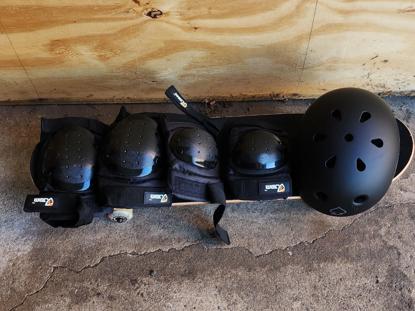 Skate board with Protective Gear Set & Skateboard