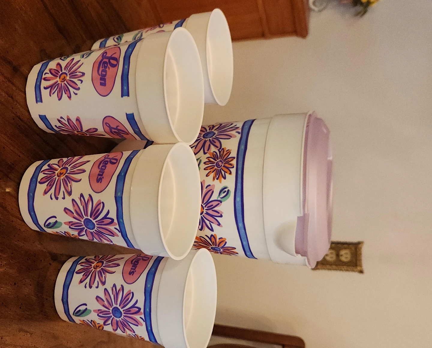 Léon Cups with Floral Design