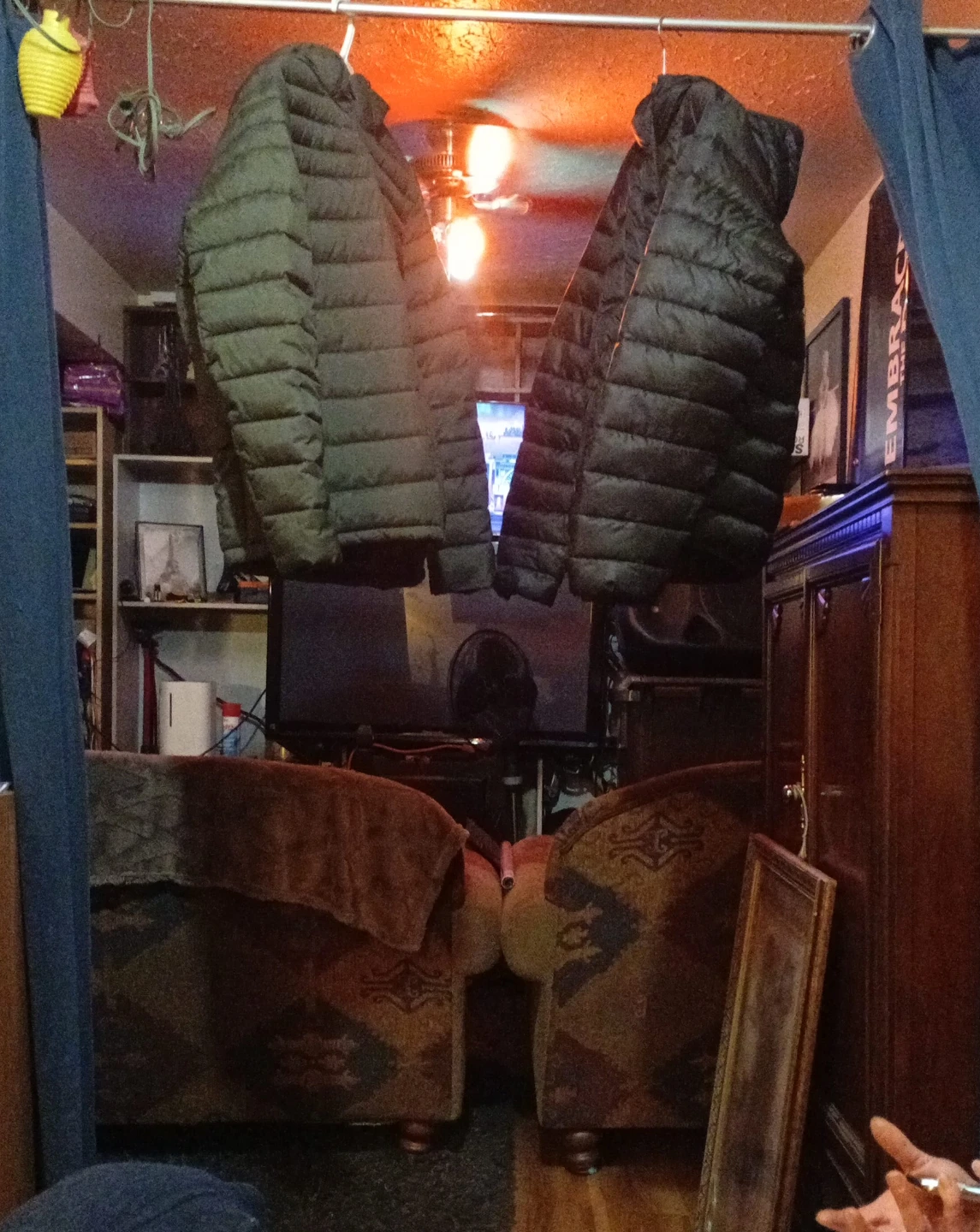 Puffer jackets (green and black)