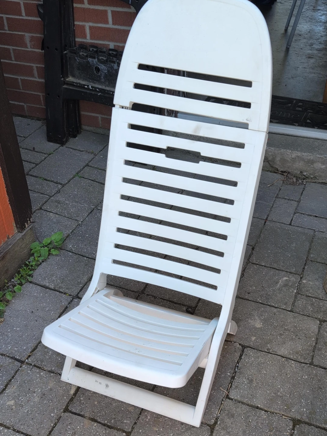 White Plastic Folding Lounge Chair with Cushions