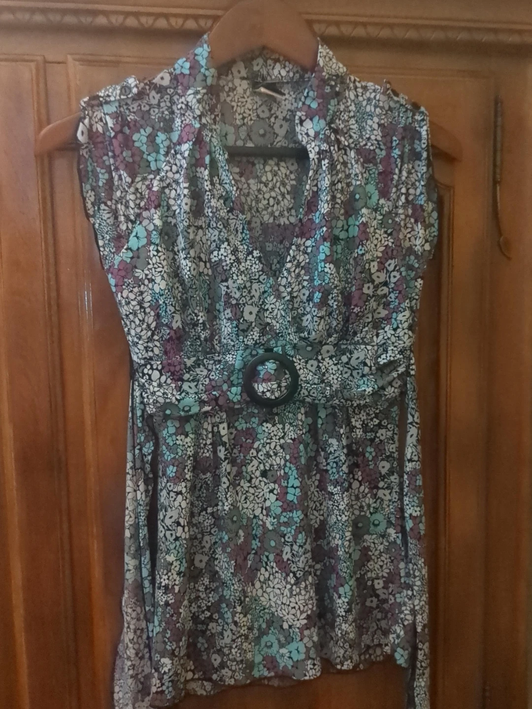 V1 Floral Sleeveless Blouse with Belt