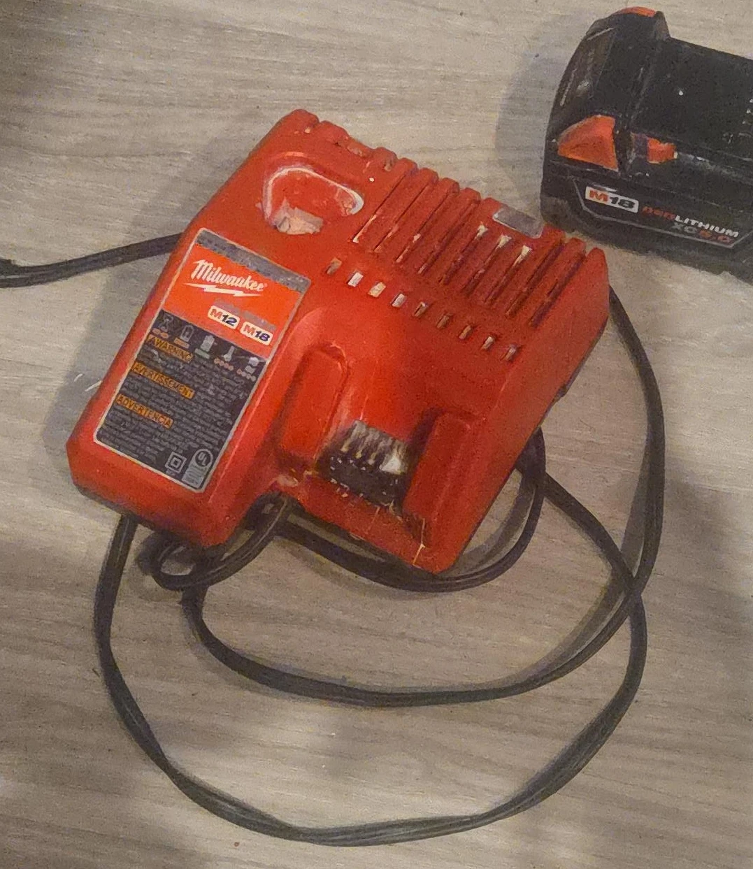 Milwaukee M12/M18 Battery Charger