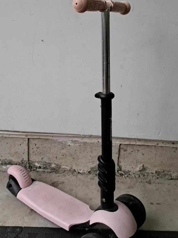 Pink 3-Wheel Scooter