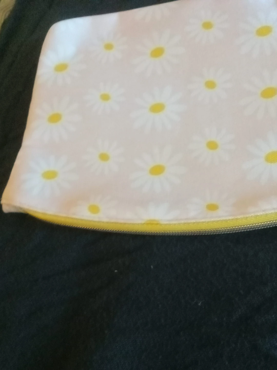 Daisy Print Zipper Pouch