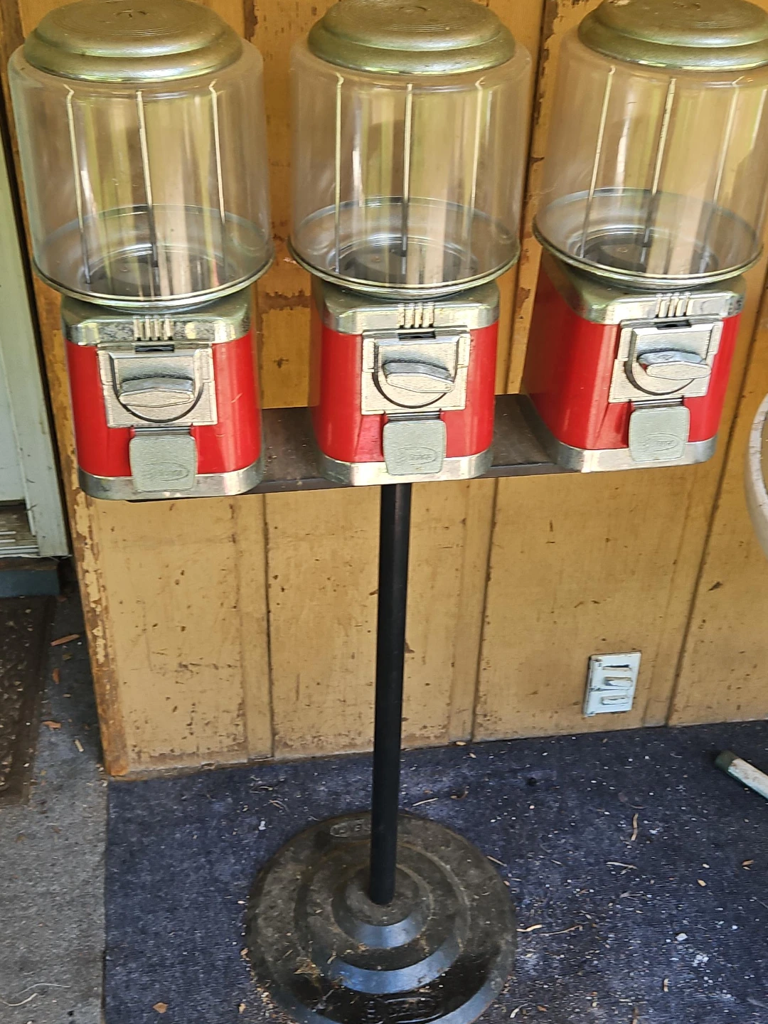 Seaga Triple Gumball Machine  with Keys