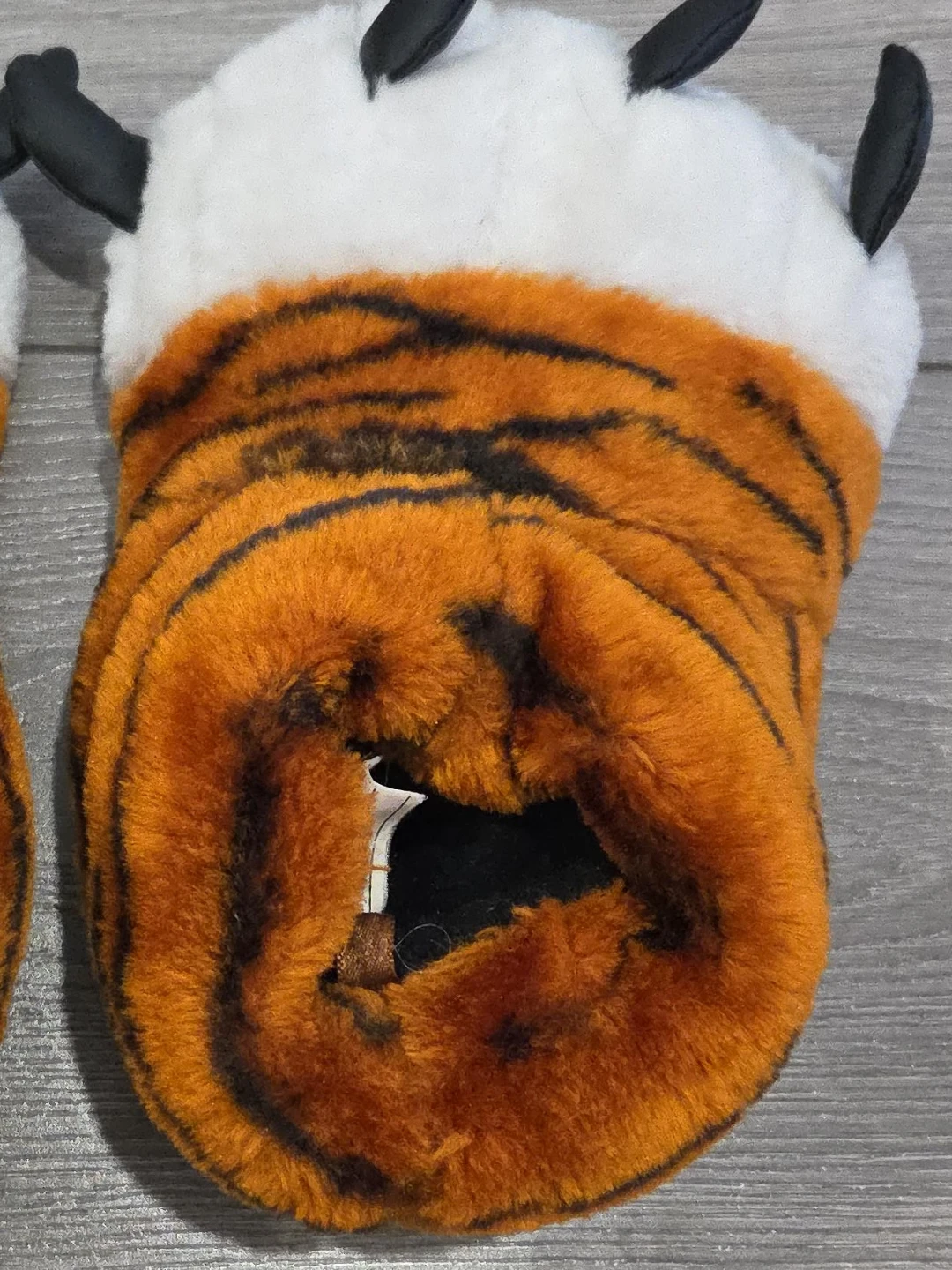 Old Navy Tiger Paw Slippers Size S (10-11)