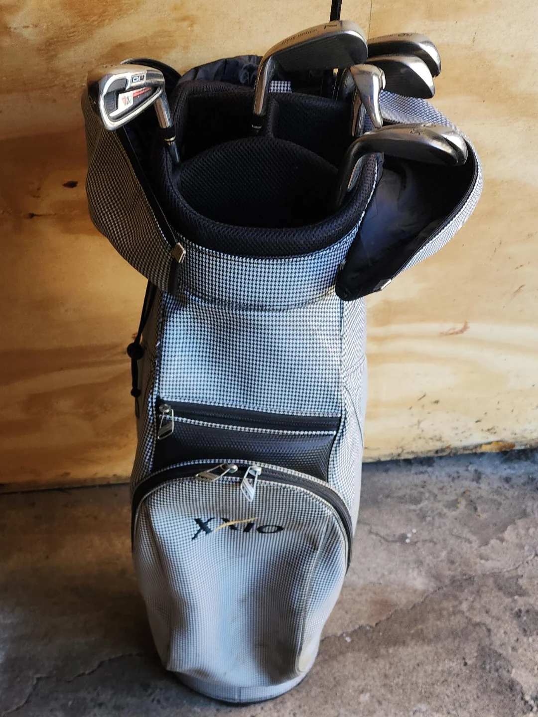 XXIO Golf Club Set with Bag
