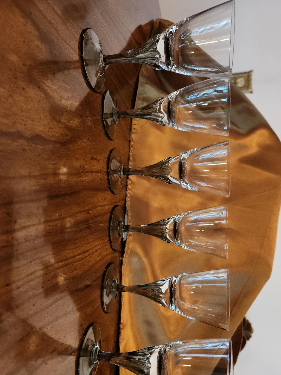 Set of 6 Clear Wine Glasses with Decorative Stems