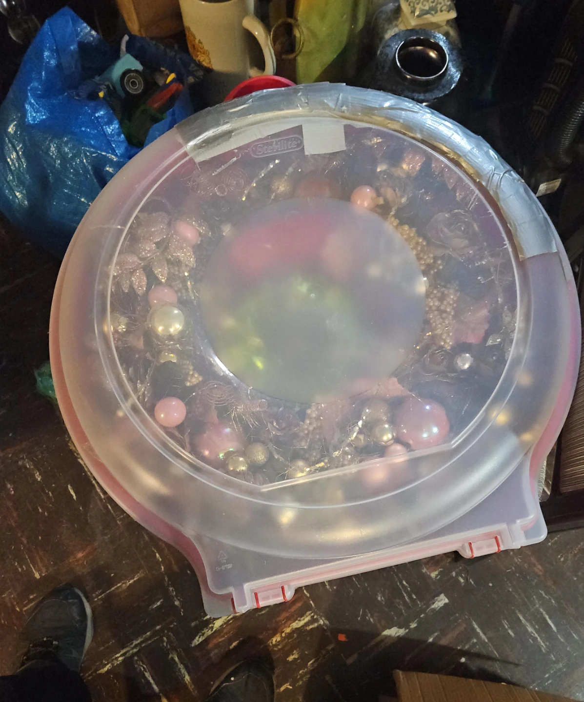 Sterilite Plastic Wreath Container