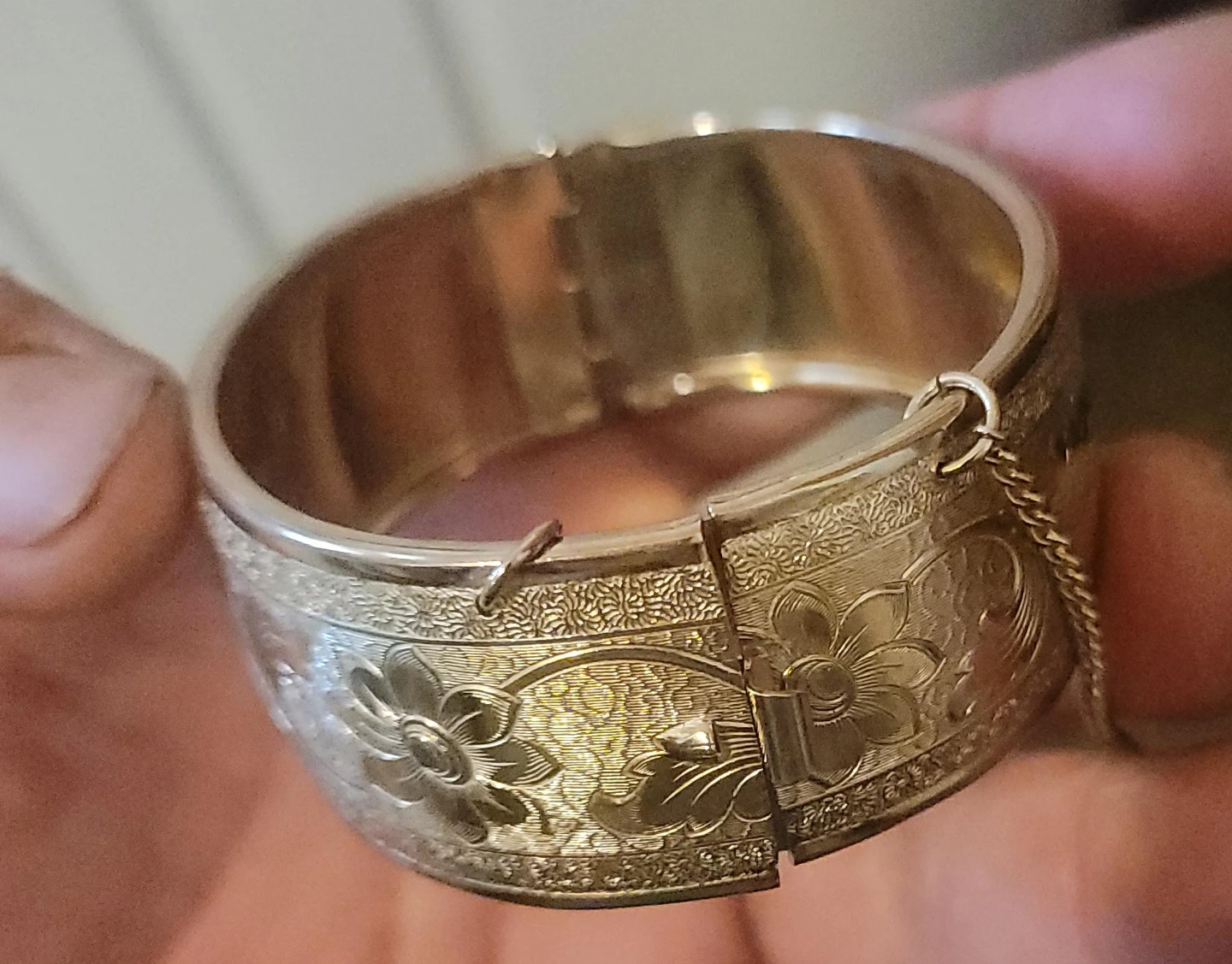 Vintage Engraved Floral Bangle Bracelet