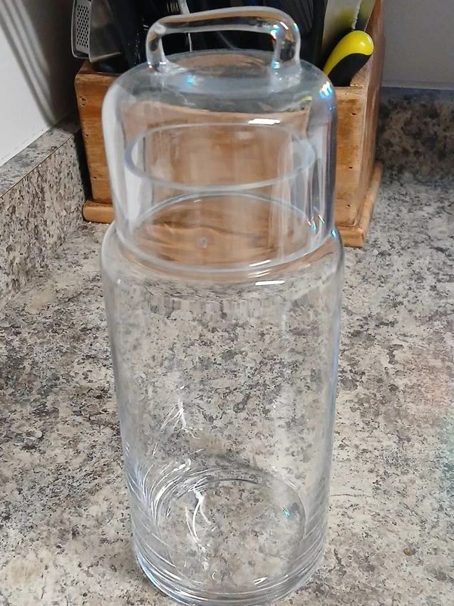 Glass Beverage Dispenser with Lid