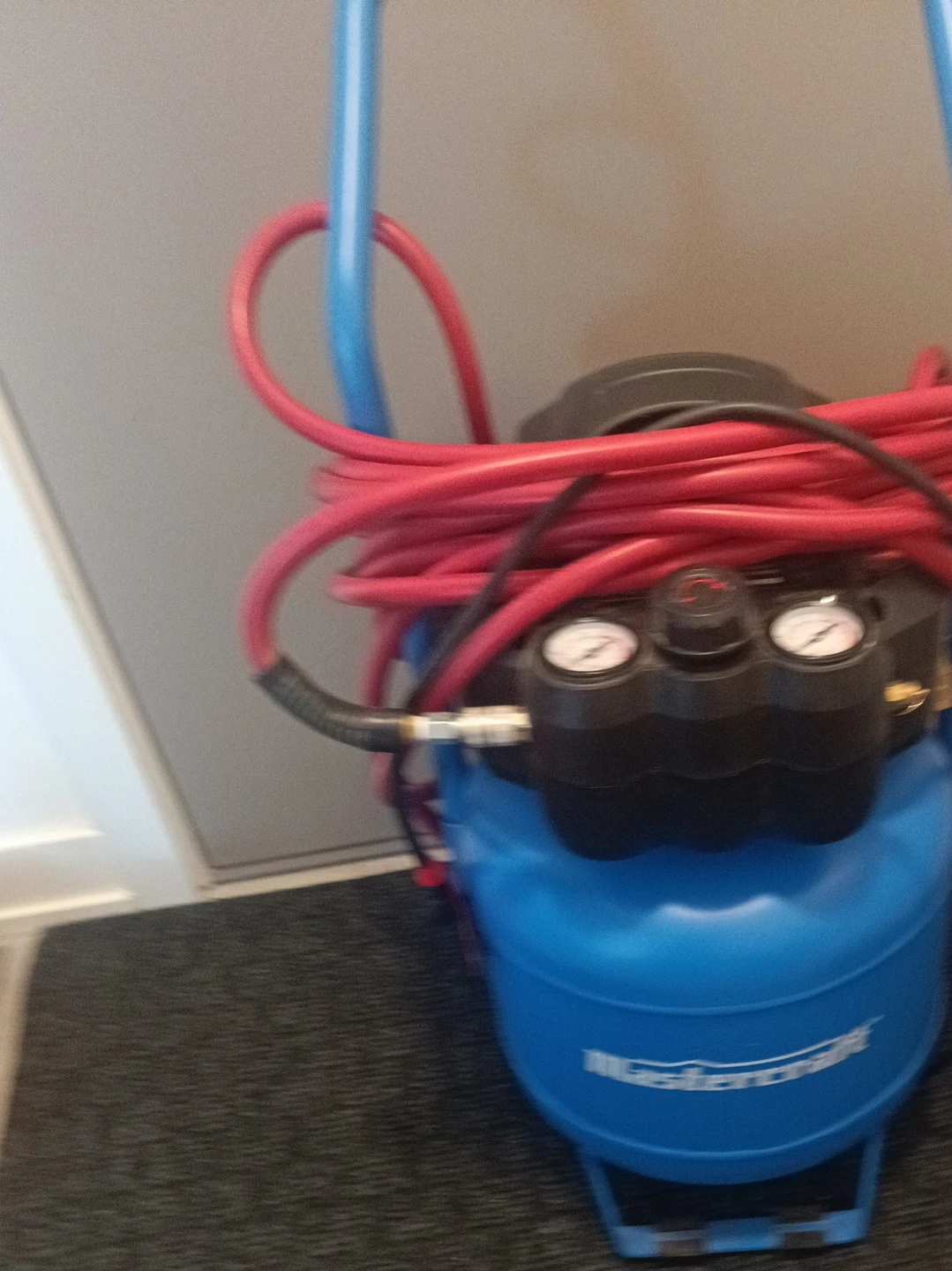 Mastercraft Air Compressor with Hose