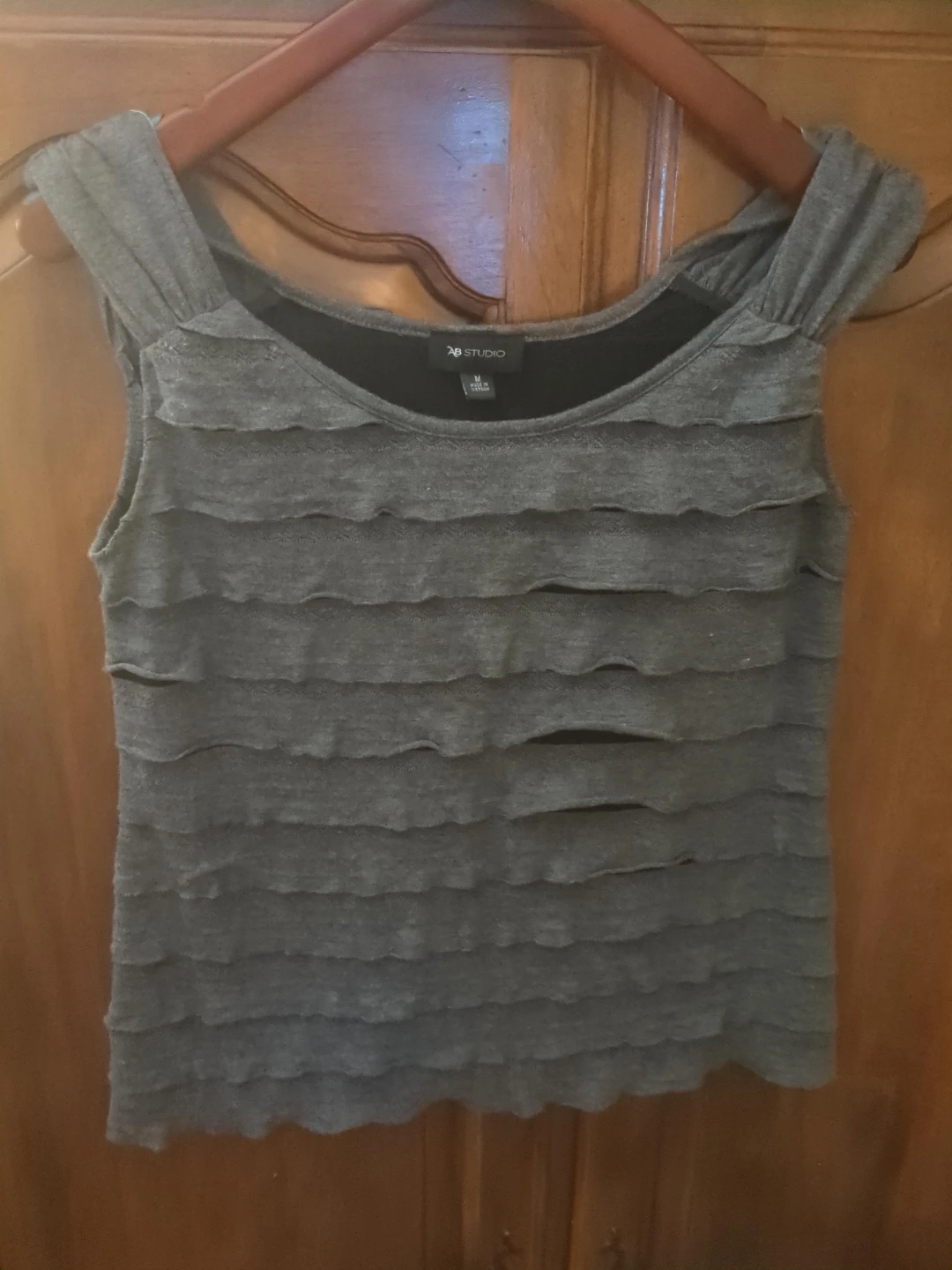 AB Studio Women's Ruffled Tank Top - Medium