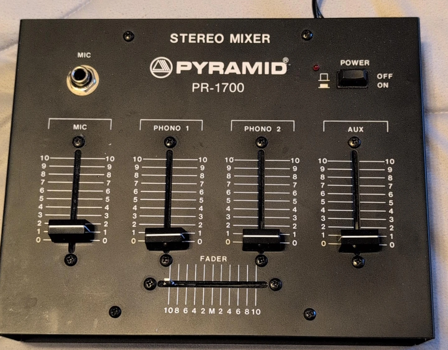 Pyramid PR-1700 Stereo Mixer