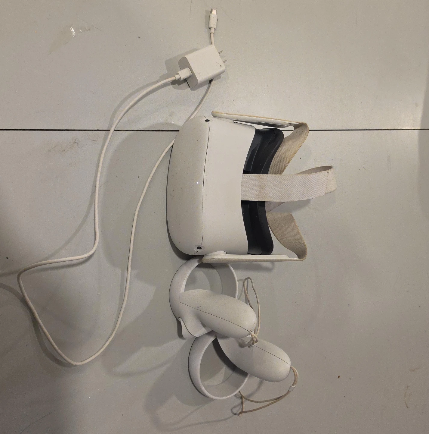 Meta Quest 2 128gb with Controllers and Charger