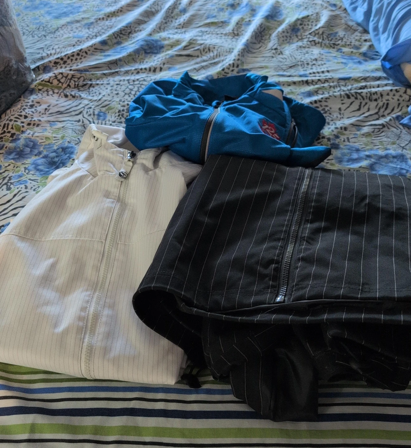 Bundle of 3 Jackets 1 MM and two XL