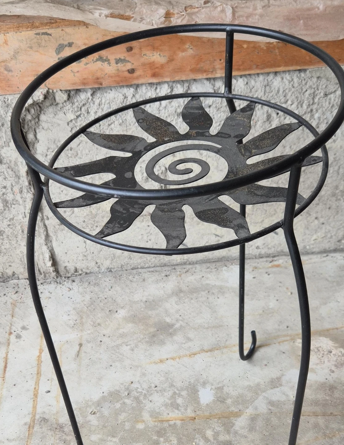Metal Sun Design Plant Stand