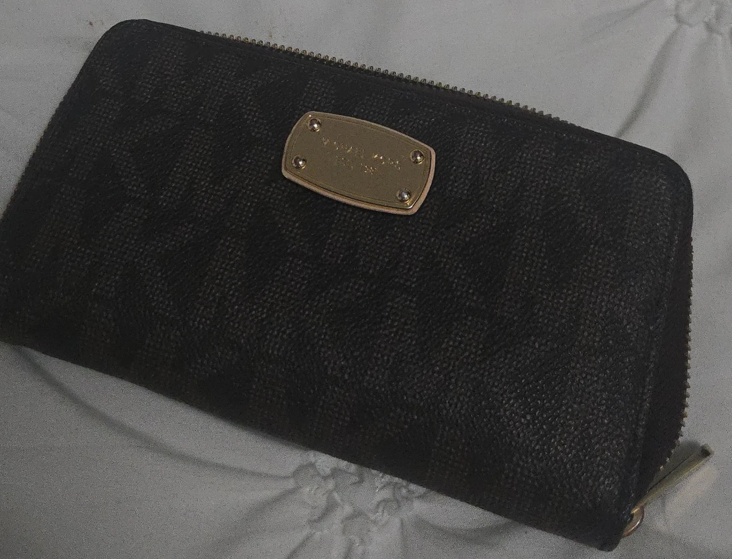 Michael Kors Zip Around Wallet