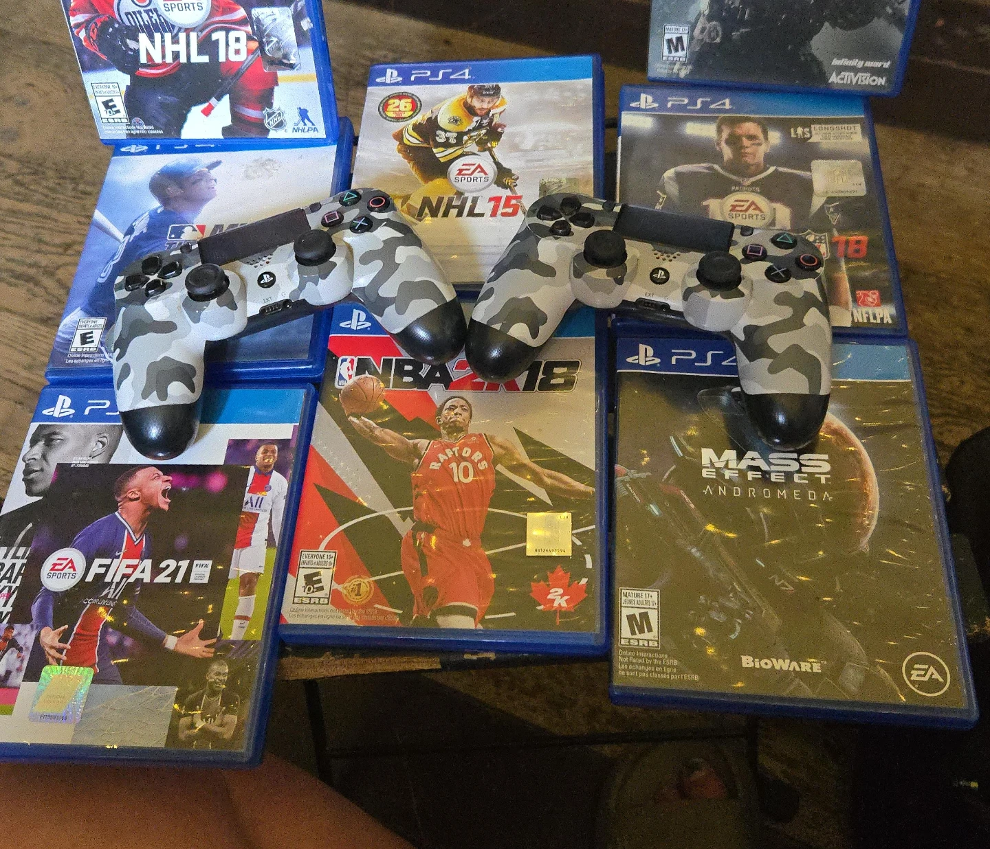 PS4 games(8) and controllers(2) lot