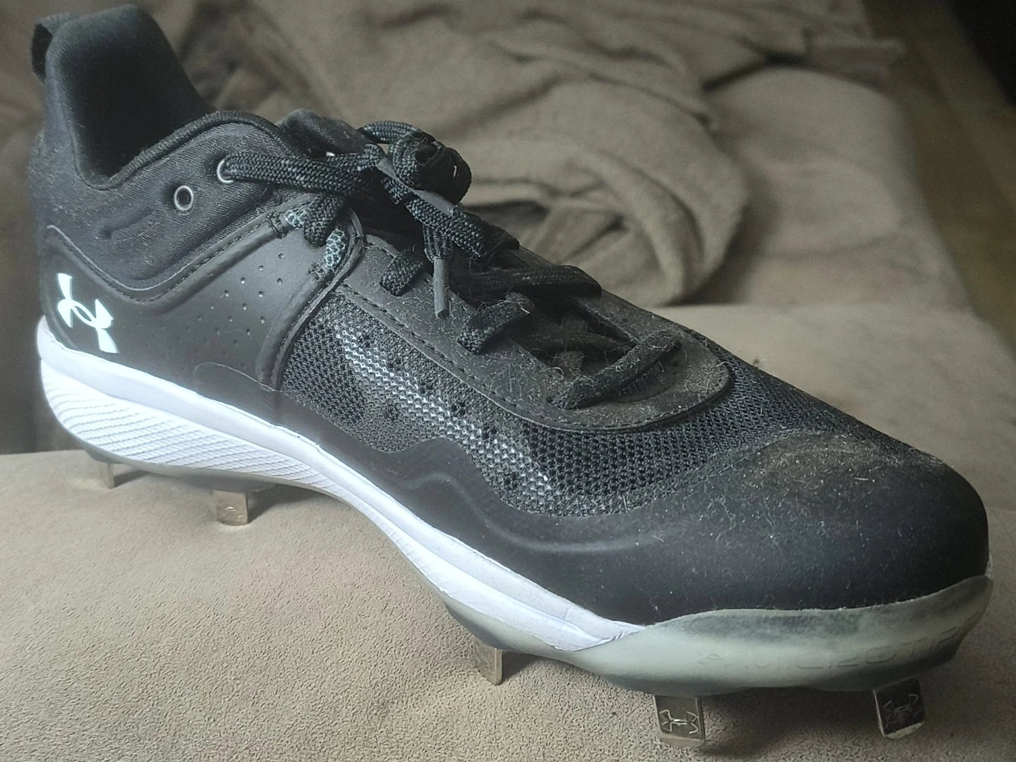 Size 9.5 Under Armour Baseball Cleats
