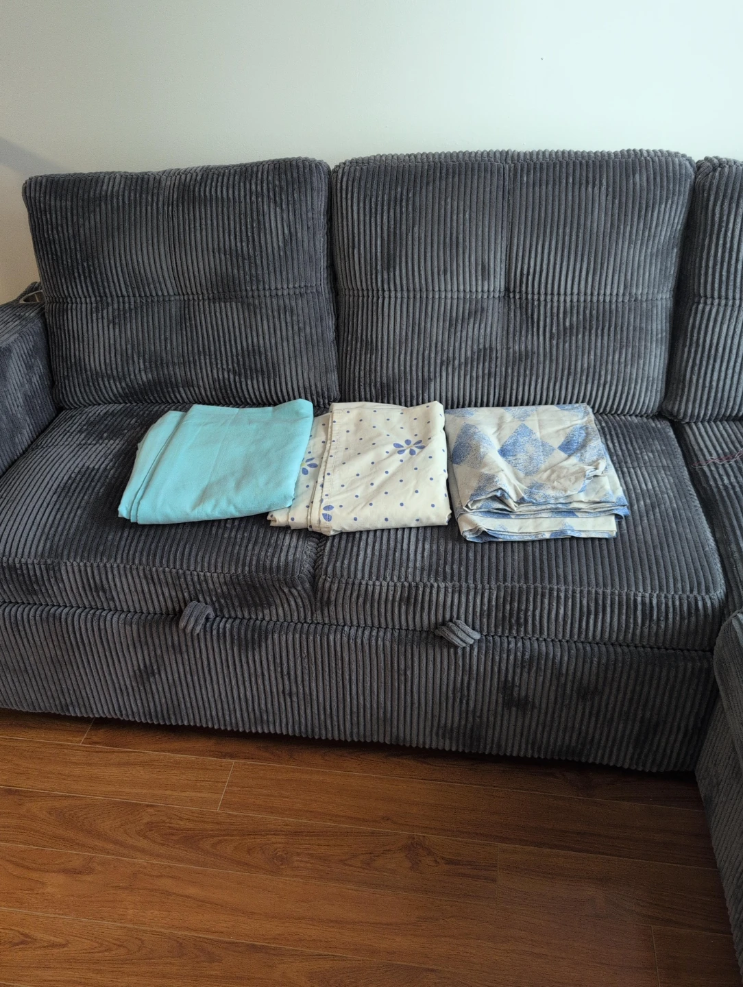 Set of 3 Folded Blankets/Sheets