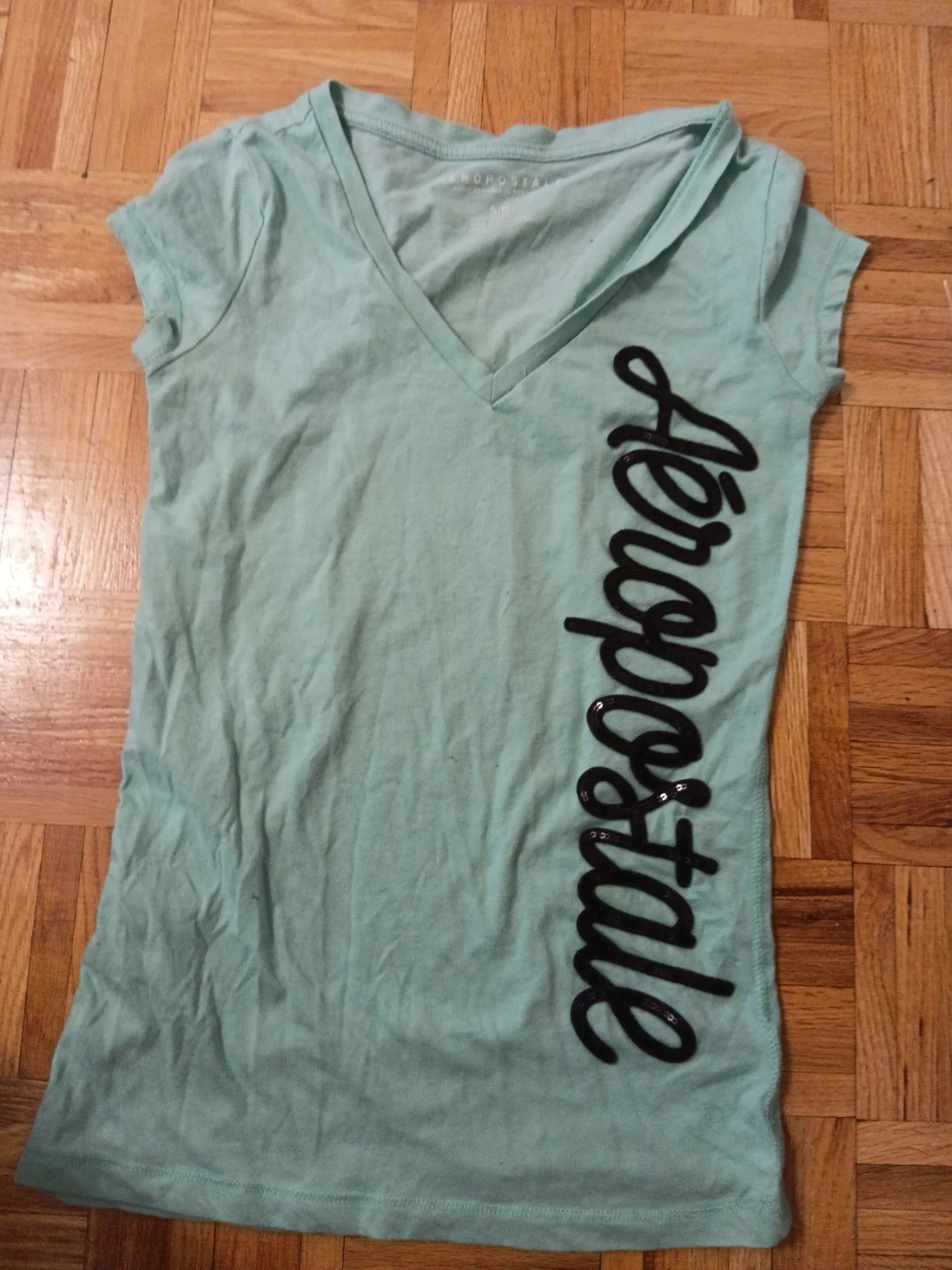 Aeropostale V-Neck T-Shirt