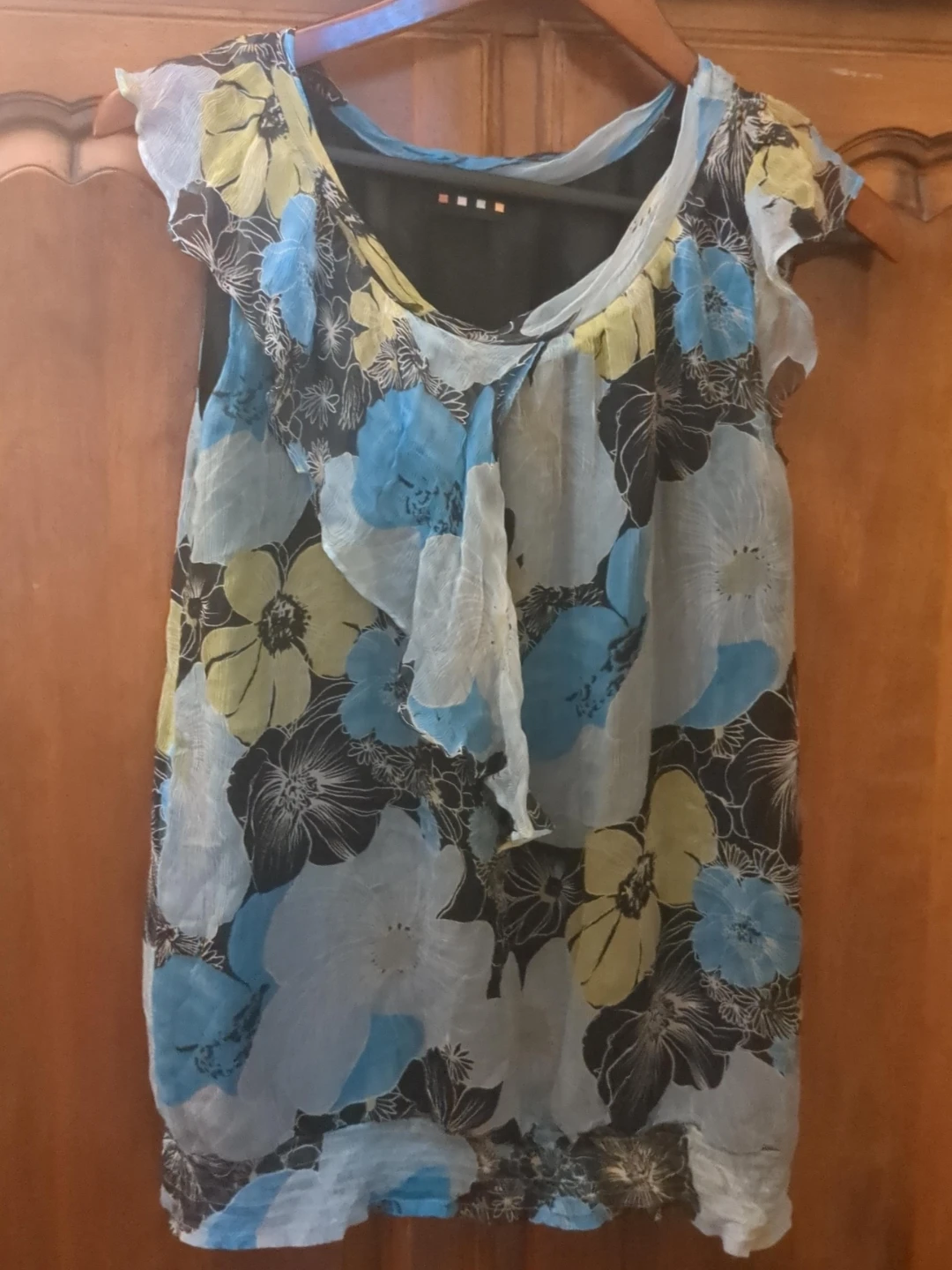 Womens floral print sleeveless blouse