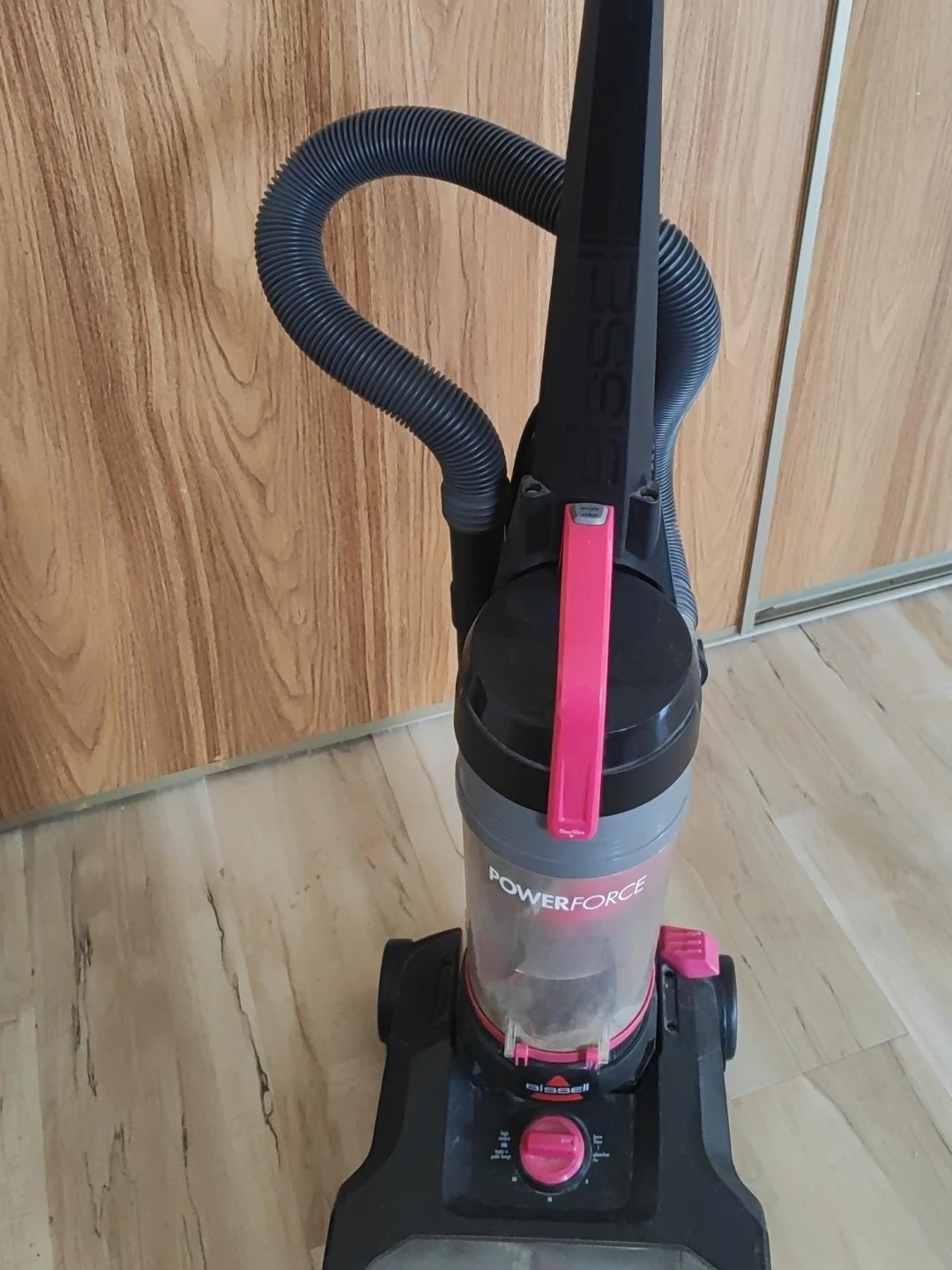 Bissell PowerForce Vacuum Cleaner - photo 2