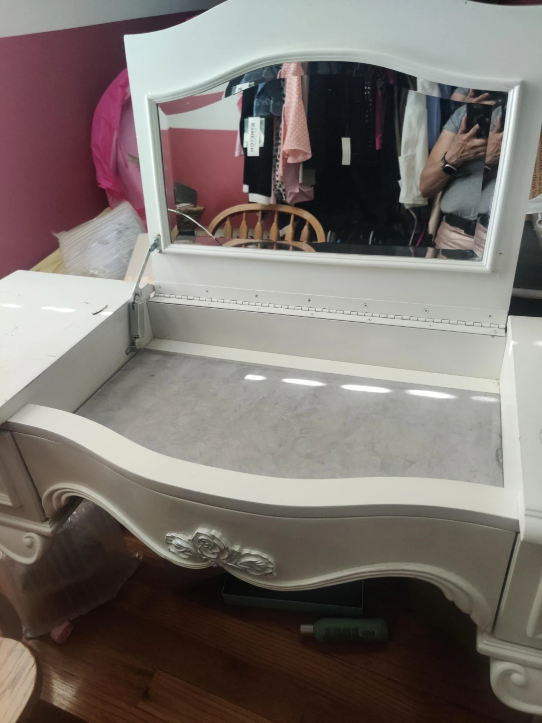 White Vanity Table with Mirror