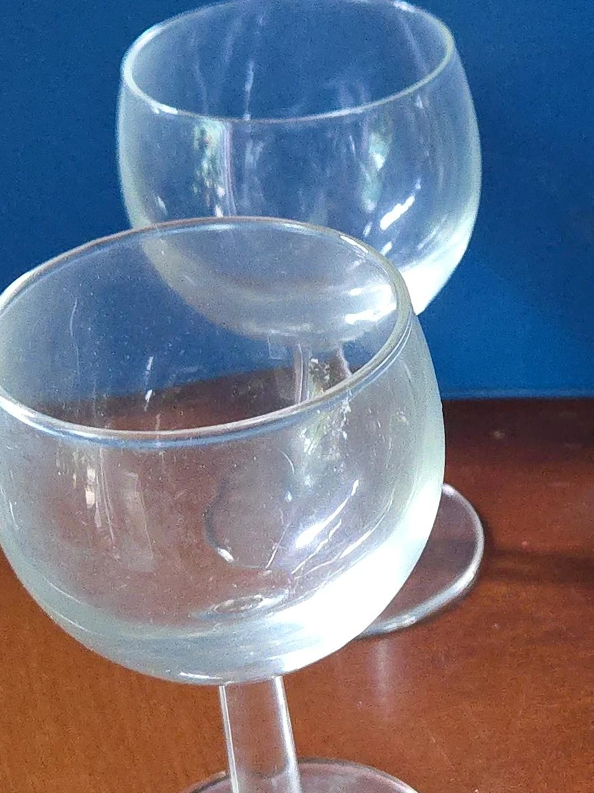 Set of 4 Clear Wine Glasses
