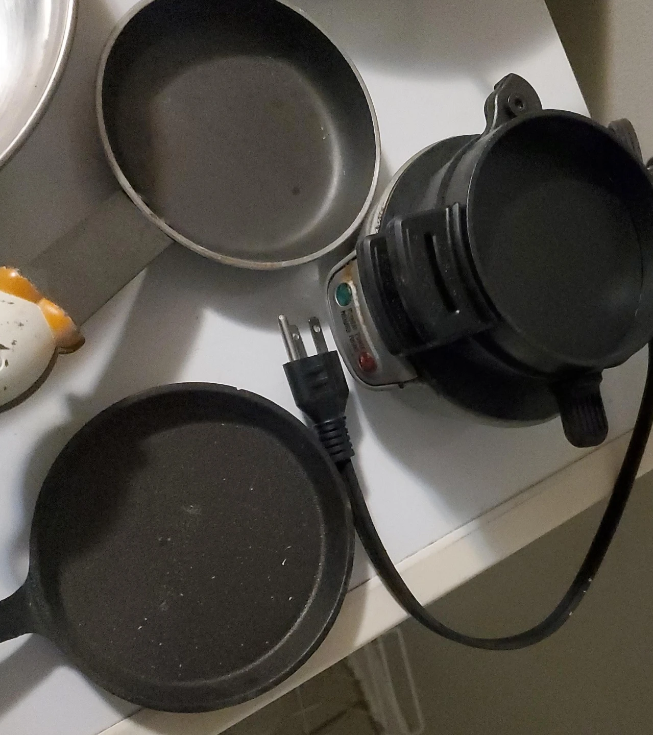 Electric Mini Waffle Maker and Pans